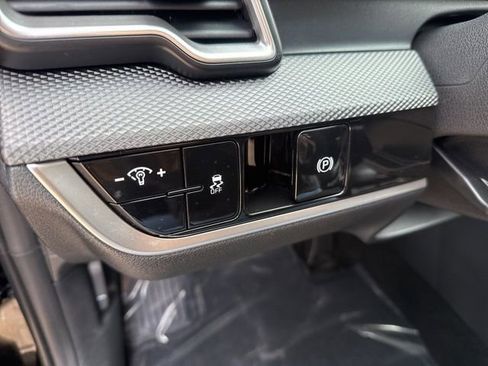 Used 2025 Kia Sportage LX image 22