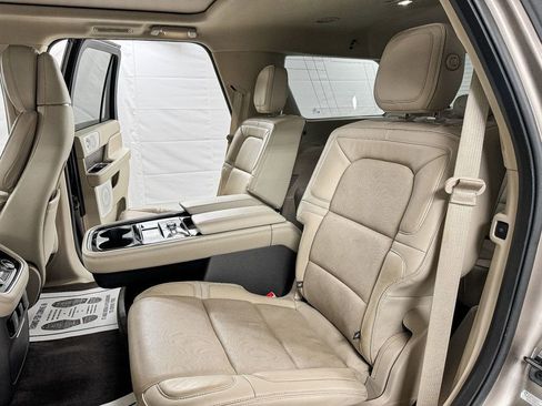 Used 2018 Lincoln Navigator Reserve w/ Technology Package AWD/4WD image 10