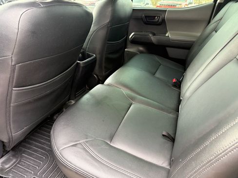 Used 2017 Toyota Tacoma SR image 21