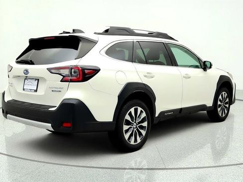 Used 2023 Subaru Outback Touring AWD/4WD image 5