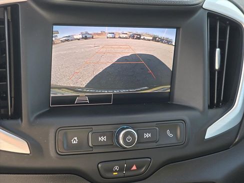 Used 2024 GMC Terrain SLE image 5