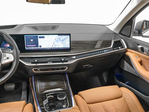 Used 2024 BMW X7 xDrive40i w/ Premium Package image 31