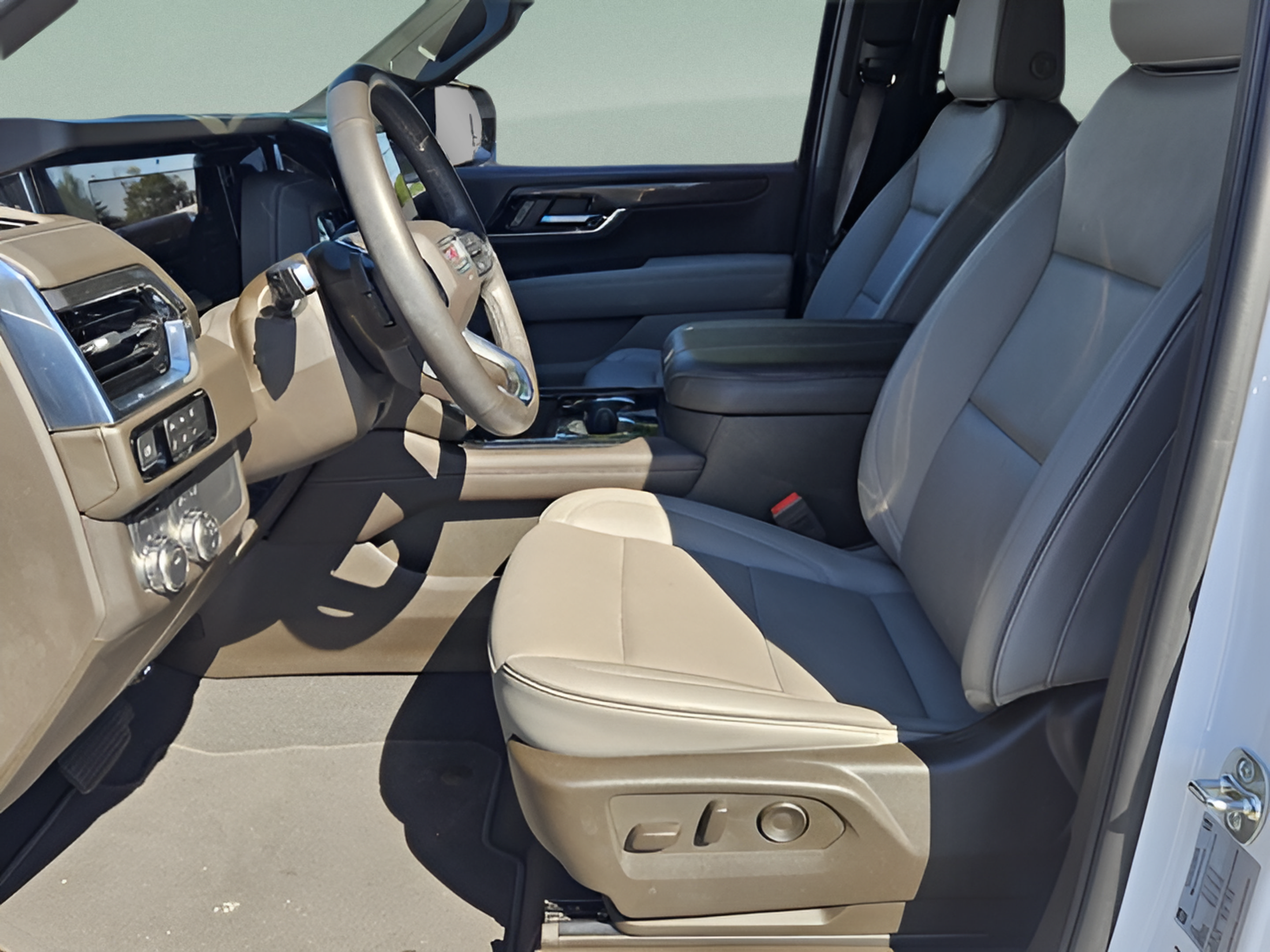 Used 2025 GMC Yukon Elevation AWD/4WD image 13