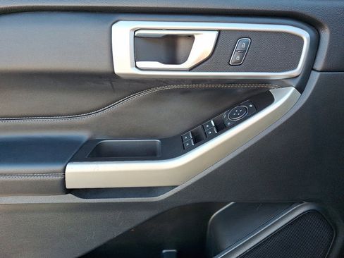 Used 2021 Ford Explorer XLT image 14