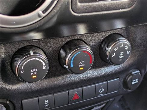 Used 2014 Jeep Wrangler Unlimited Sahara w/ Connectivity Group AWD/4WD image 14