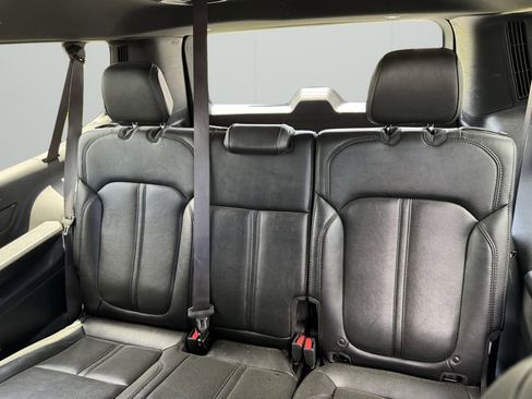 Used 2024 Jeep Wagoneer L Series II w/ Flexible Seating Group AWD/4WD image 15
