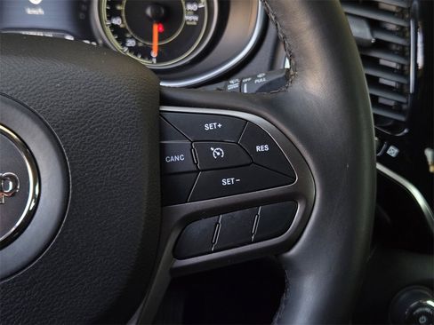 Used 2019 Jeep Cherokee Limited image 22