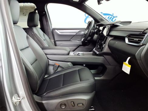 New 2026 GMC Acadia Elevation image 12