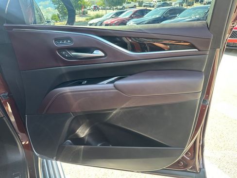 Certified 2023 Cadillac Escalade ESV Premium Luxury Platinum w/ Heavy-Duty Trailer Package AWD/4WD image 36