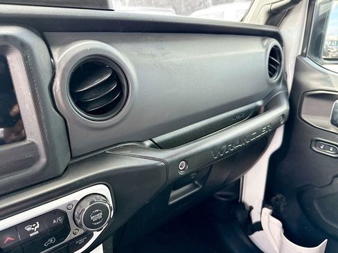 Used 2022 Jeep Wrangler Unlimited Sport AWD/4WD image 18