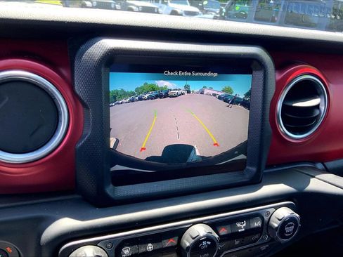 Used 2023 Jeep Wrangler Unlimited Rubicon w/ Cold Weather Group AWD/4WD image 24