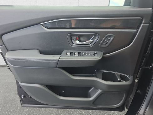 Used 2025 Honda Pilot Elite image 30