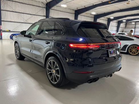 Used 2023 Porsche Cayenne Platinum Edition image 62