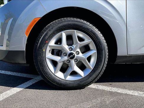Used 2024 Kia Soul LX w/ Option Group 015 FWD image 8