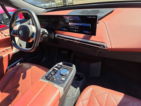 Used 2024 BMW iX xDrive50 w/ Premium Package AWD/4WD image 10