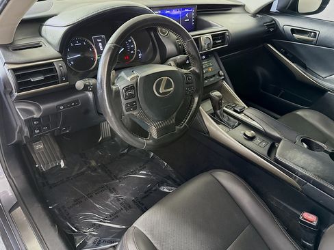 Used 2018 Lexus IS 300 w/ Comfort Package RWD image 23
