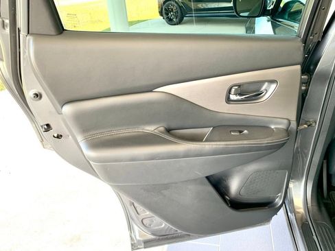 Used 2020 Nissan Murano SV image 16