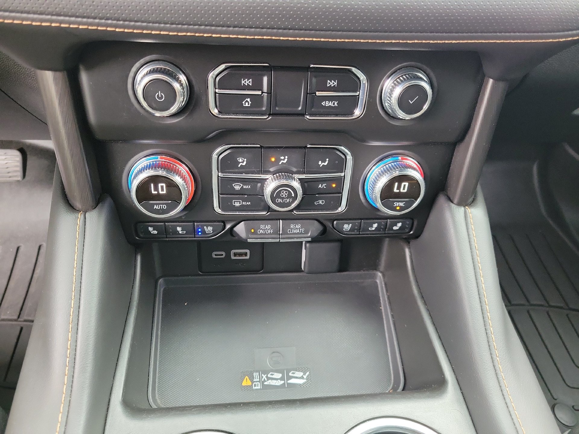 Used 2024 GMC Yukon AT4 AWD/4WD image 38