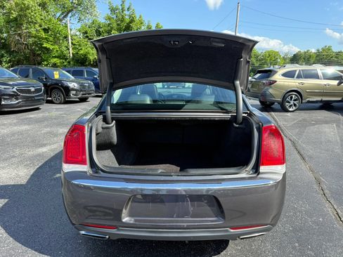 Used 2016 Chrysler 300 C RWD image 29