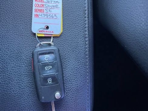 Used 2013 Volkswagen Jetta SE FWD image 49