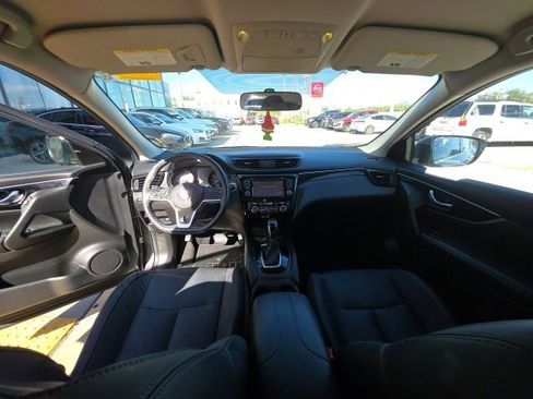 Used 2018 Nissan Rogue Sport SL image 6