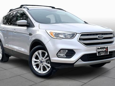 Used 2018 Ford Escape SE image 3