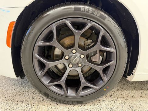 Used 2019 Chrysler 300 Touring w/ Sport Appearance Package RWD image 9