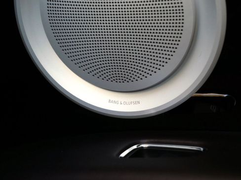 Used 2023 Aston Martin DB11 Coupe image 27