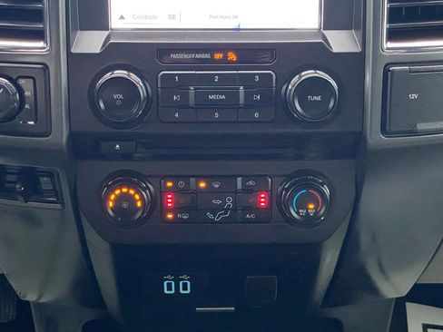 Used 2017 Ford F250 XLT w/ XLT Premium Package image 23