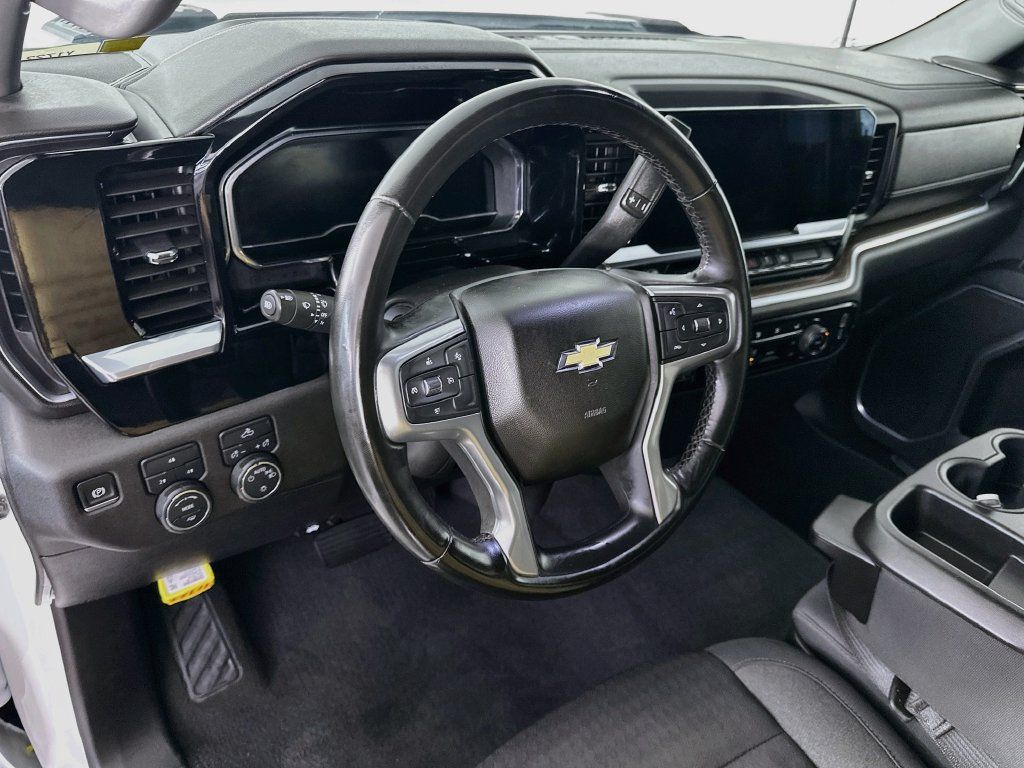 Used 2024 Chevrolet Silverado 2500 LT AWD/4WD image 27