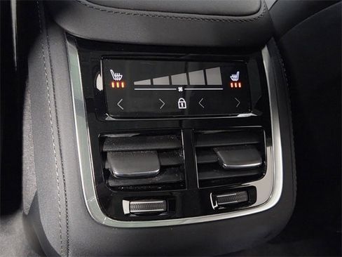 Certified 2025 Volvo XC90 B6 Plus image 16