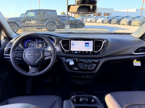 New 2026 Chrysler Pacifica Select w/ S Appearance Package FWD image 20