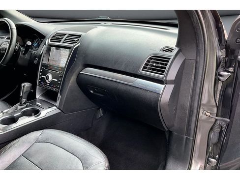 Used 2018 Ford Explorer Sport image 17