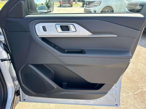 New 2026 Ford Explorer Active RWD image 16