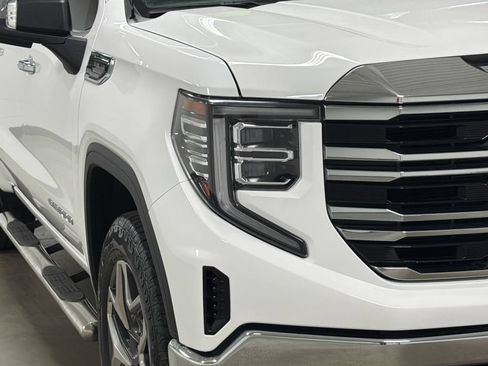Used 2023 GMC Sierra 1500 SLT AWD/4WD image 5