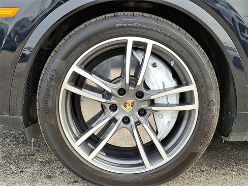 Used 2022 Porsche Cayenne Turbo image 13