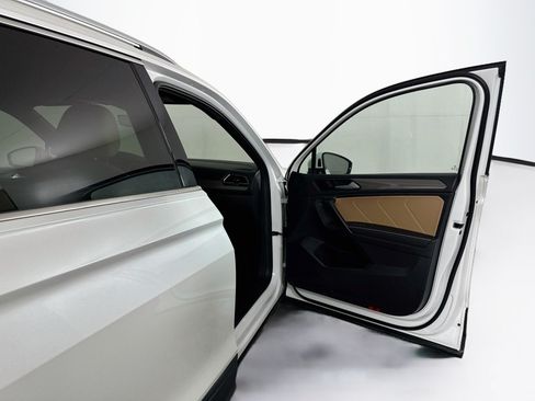 Used 2023 Volkswagen Tiguan SE FWD image 31