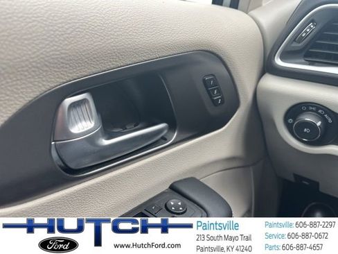 Used 2024 Chrysler Pacifica Touring-L FWD image 39