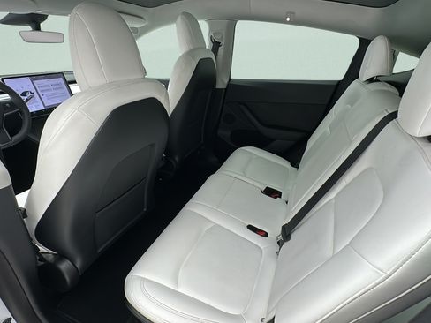 Used 2023 Tesla Model Y AWD image 9