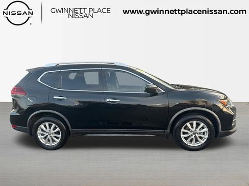 Used 2020 Nissan Rogue SV image 4
