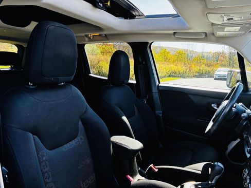 Used 2016 Jeep Renegade Latitude image 32