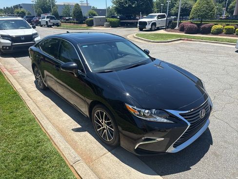 Used 2017 Lexus ES 350 w/ Luxury Package FWD image 9