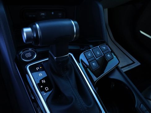 Used 2025 Kia Sportage SX image 12