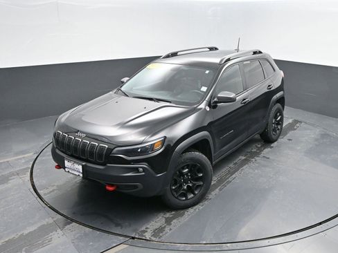 Used 2019 Jeep Cherokee Trailhawk w/ Cold Weather Group image 34