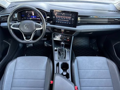 Used 2025 Volkswagen Jetta SE FWD image 13