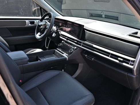 Used 2025 Hyundai Santa Fe SEL FWD image 12