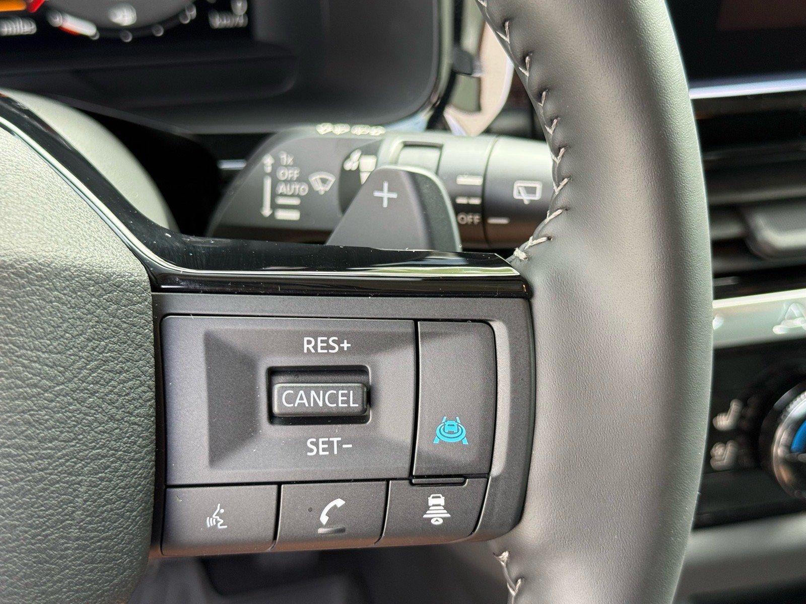 Used 2026 Nissan Pathfinder Platinum AWD/4WD image 16