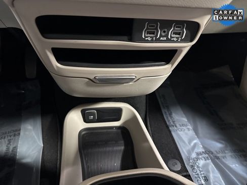 Used 2023 Chrysler Pacifica Touring-L image 19