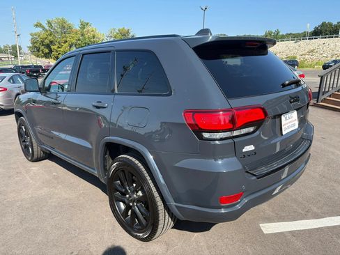 Used 2018 Jeep Grand Cherokee Altitude AWD/4WD image 4