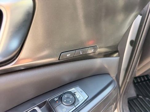 Used 2025 Kia Carnival SX w/ SX Dark Edition Package FWD image 19